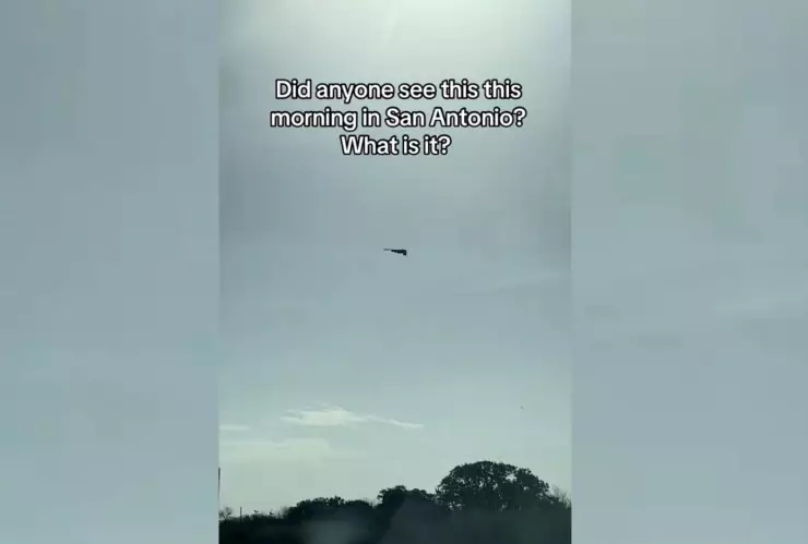 Un objeto volando en los cielos de San Antonio