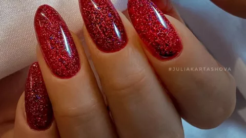 4 colores que se ven mejor en las u&ntilde;as largas y con brillos: puedes usar acr&iacute;lico