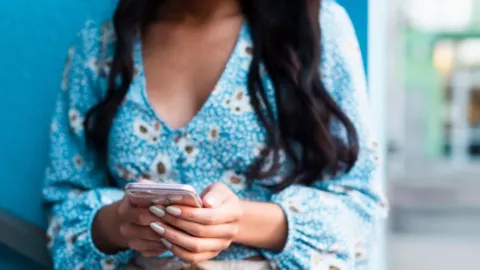 USO DEL CELULAR GENERA ANSIEDAD