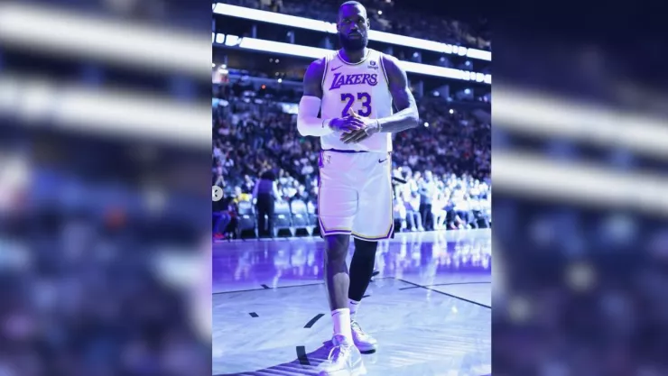 LeBron James sufre lesión