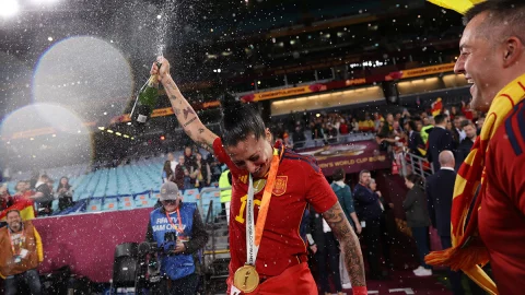 Jennifer Hermoso festeja el campeonato Mundial