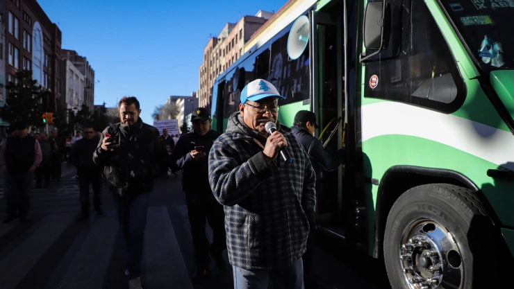 Aumentan la tarifa o bloqueamos accesos de la CDMX, amenazan transportistas