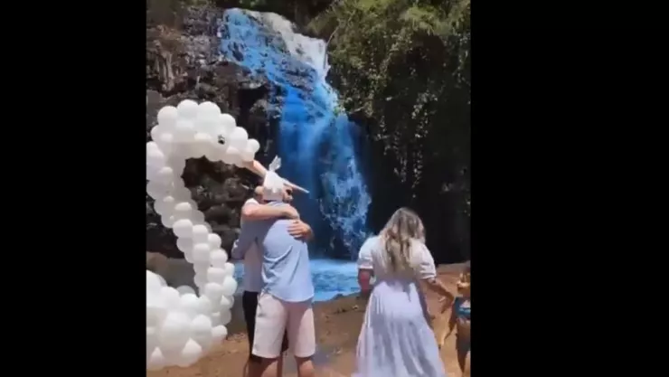 Pintaron una cascada