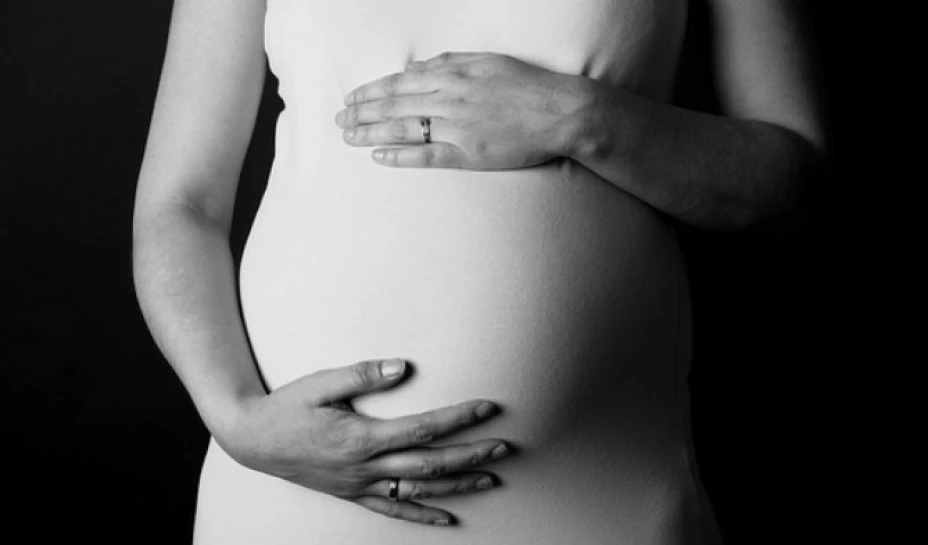 Las mujeres en edad adolescente o que rebasan los 35 años, constituyen un grupo de alto riesgo en el embarazo