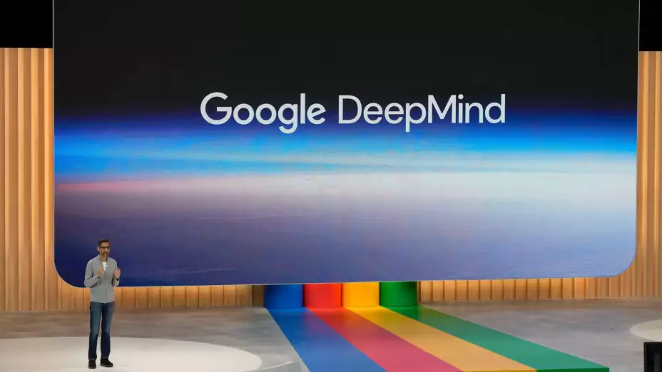 El CEO de Alphabet, Sundar Pichai, habla sobre Google DeepMind.