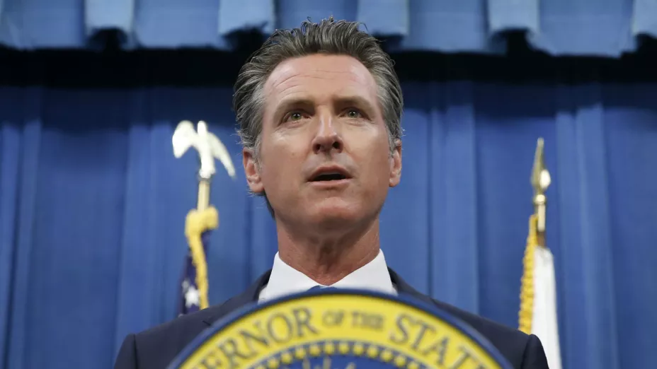 En esta fotografía del 23 de julio de 2019 se muestra al gobernador de California Gavin Newsom durante una conferencia de prensa en Sacramento, California. Imagen: AP