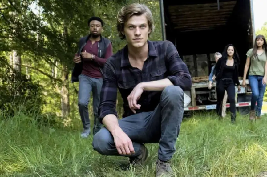 Lucas Till MacGvver