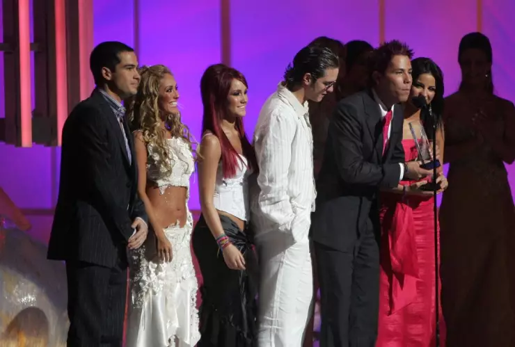 Maestra llora por no alcanzar boletos para RBD