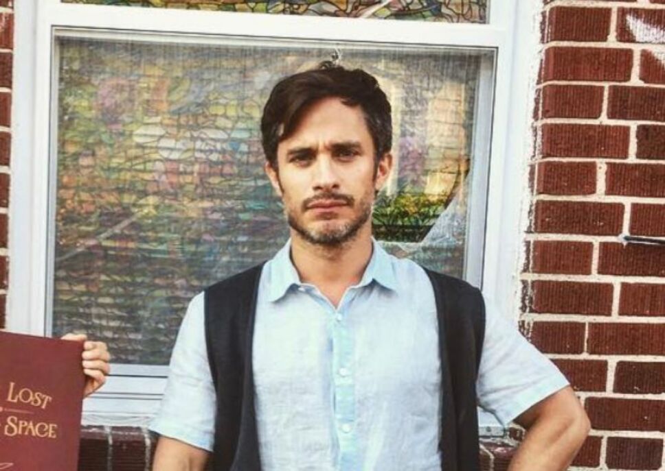 Gael García demanda Johnnie Walker