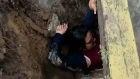 mujer embarazada cae a socavon en veracruz