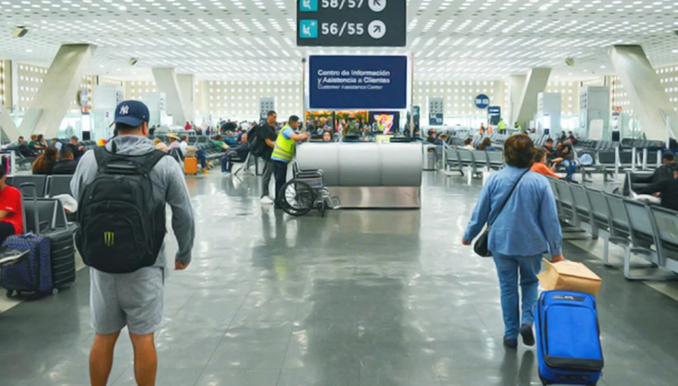 Apuñalan a hombre venezolano en T2 del AICM.