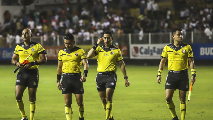 Tres &Aacute;rbitros en M&eacute;xico con COVID-19