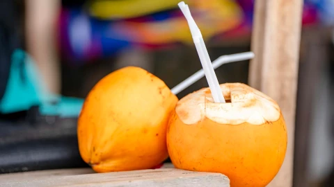 agua de coco para la ola de calor