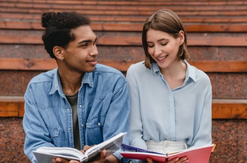 Pareja leyendo.jpg