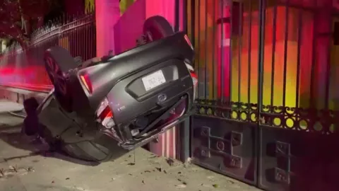 Accidente vehicular en Chivatito: Jóvenes vuelcan auto cerca del Bosque de Chapultepec