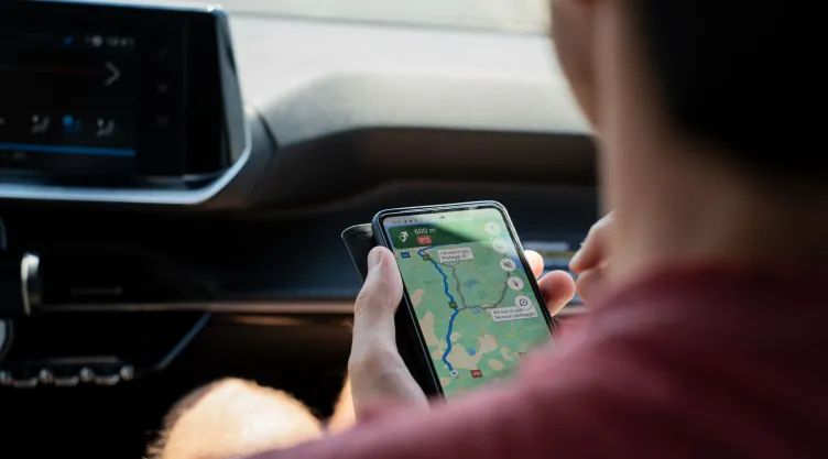 Las actualizaciones más recientes en Google Maps y Waze. ¡Son aptas para iOS y Android!