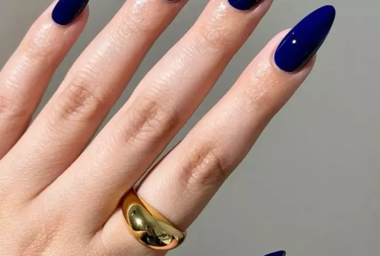 5 diseños de uñas azules para encontrar el amor este 2026: son de uso diario