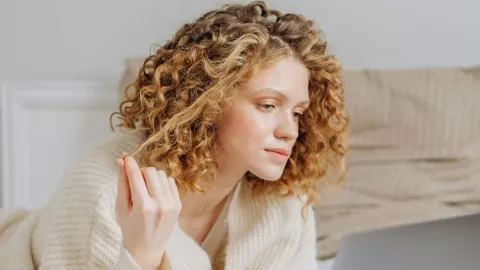 Los 3 cortes de pelo para mujeres de 50 a 60 años que tienen la cara cuadrada que te harán lucir joven Pixie Texturizado.jpg