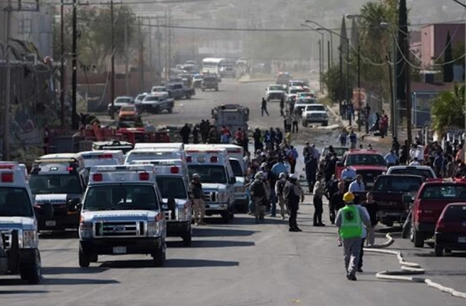 Un grupo de militares con la insignia ‘Plan DN-III’ acudió a la fábrica para realizar labores de rescate