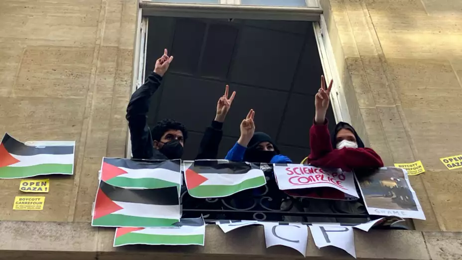 Estudiantes en manifestación propalestina en París.