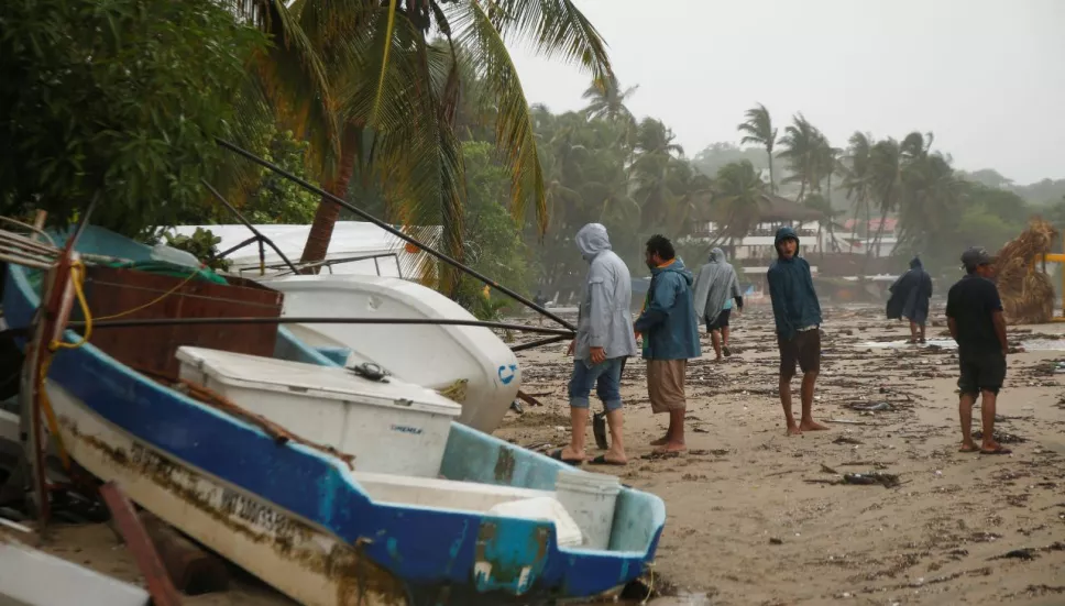 Tras huracan Erick desaparecen 3 pescadores en Oaxaca