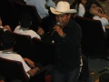 Catarino conviviendo con los jóvenes