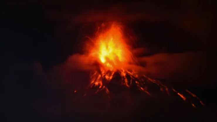 Volcán de Fuego: Evacuaciones masivas y alerta naranja por intensa actividad.