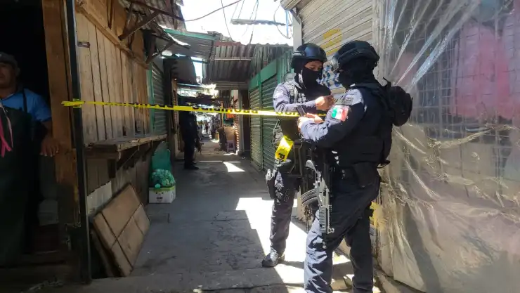 Policias en mercado Chilpancingo