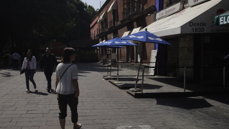 Calles y negocios vacios en Coyoac&aacute;n