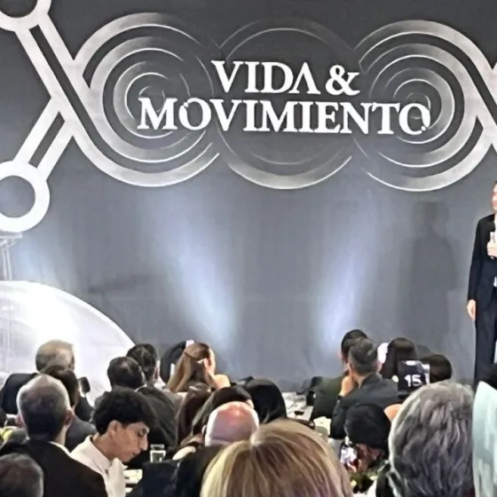 Entrega de reconocimientos en la ceremonia Galardón institucional “Vida y Movimiento”.