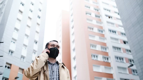 Niña cae de alto edificio y sobrevive.