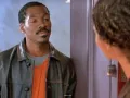 Te contamos por qué a Eddie Murphy lo atraparon con una chica trans y qué hacía con ella. (Escenas de la película ‘El negociador’ por Azteca 7)