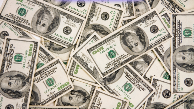 Retrocede el dólar.