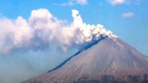 Popocatépetl emitió fragmentos incandescentes