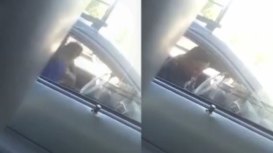 Hombre golpea a niño dentro de auto.jpg
