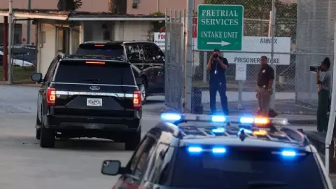 Donald Trump se entrega en una cárcel del condado de Fulton en Estados Unidos.jpg