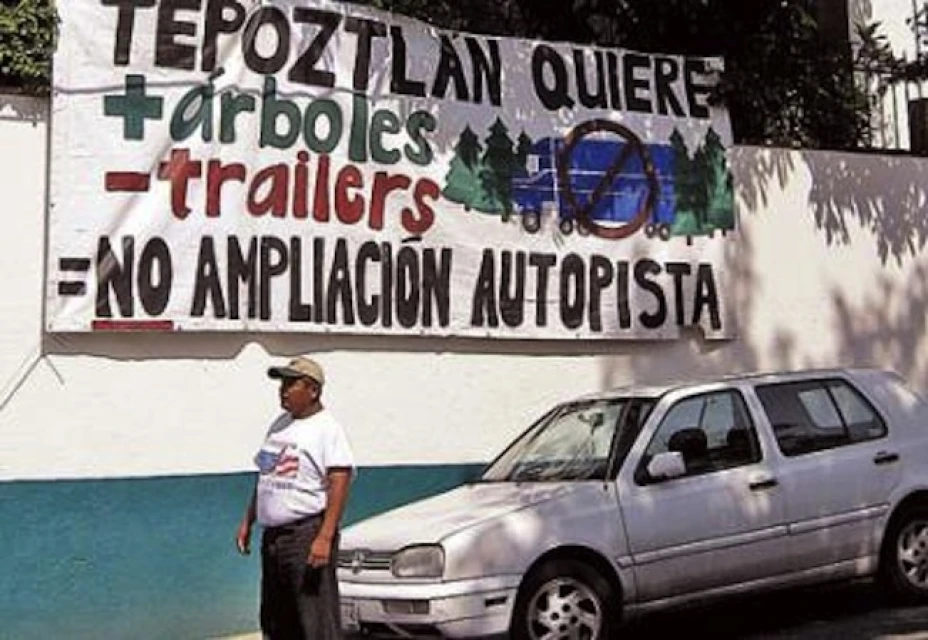 Comuneros de Tepoztlán que se oponen a la ampliación de la carretera La Pera-Cuautla tomaron durante 6 horas la presidencia municipal