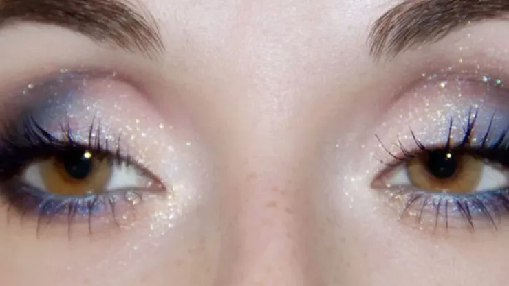 3 sombras con efecto Polvo de Luna para ojos pequeños