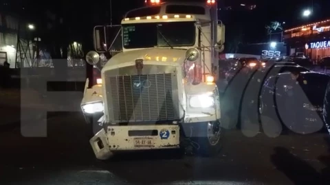 Tráiler causa múltiples choques tras persecución kilométrica en CDMX