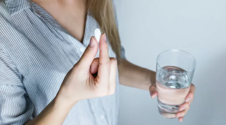 Está es la razón por la que no debes tomar antibióticos con leche