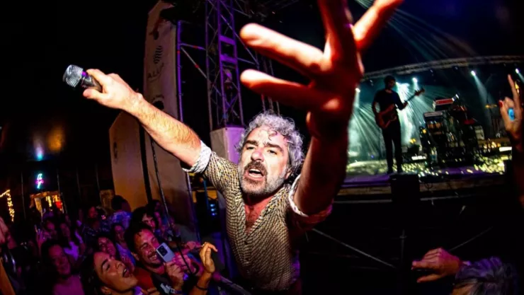 León Benavente y su nuevo álbum “Una Nueva Sinfonía sobre el Caos”