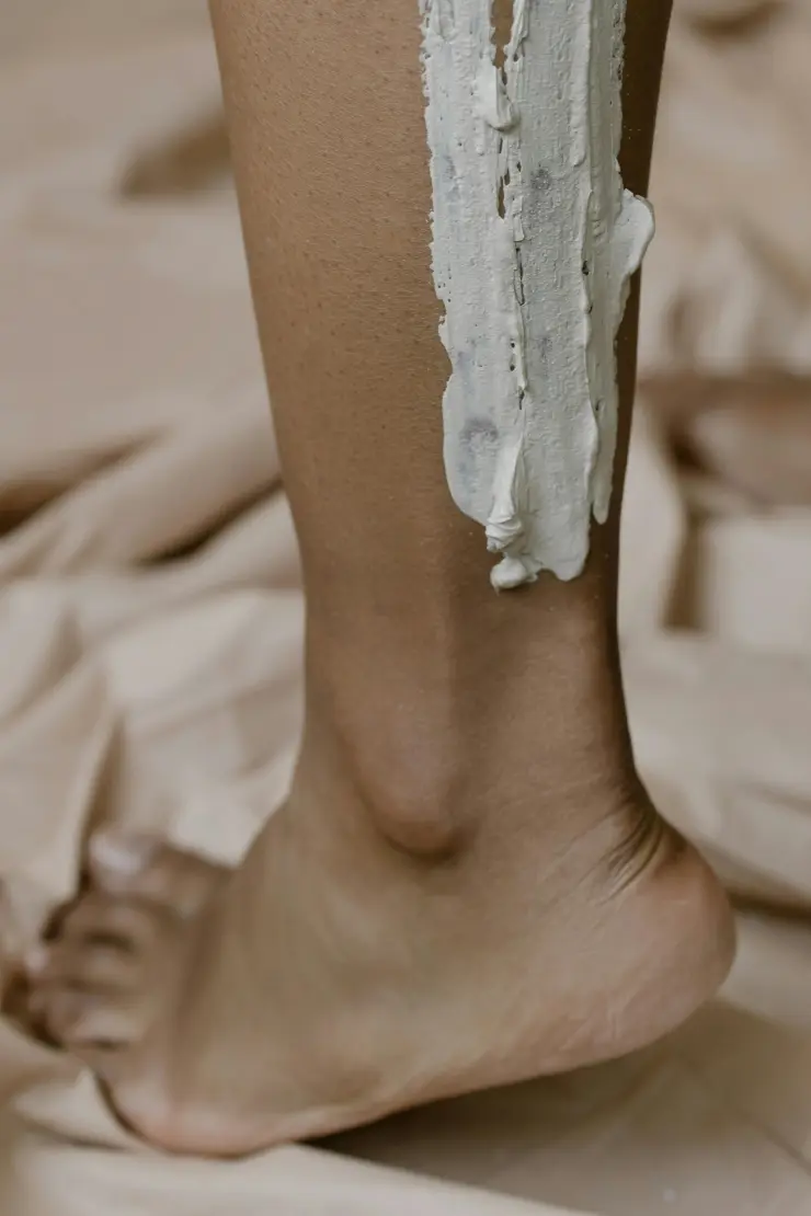 Los mejores consejos para eliminar los vellos enterrados de tus piernas