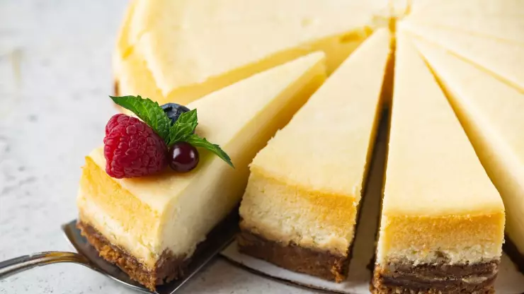 Prepara un cheesecake sin demoras y con pasos muy sencillos