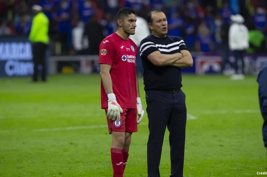 14 Jesús Corona campeón liga mx cruz azul 2021.jpg