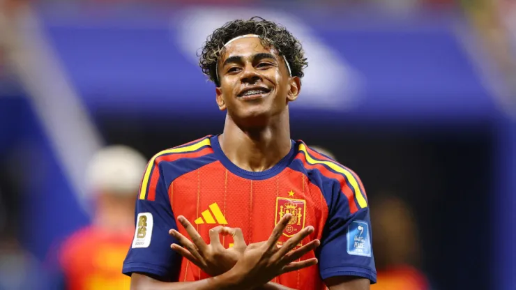 Lamine Yamal festeja su gol