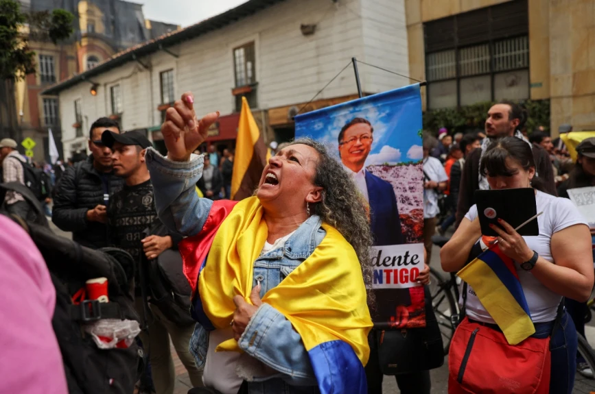 Manifestaciones en Colombia terminan en disturbios.