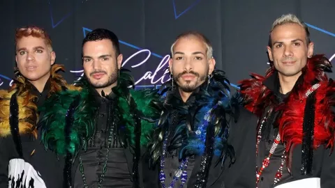 Locomia integrante canta metro madrid.jpg