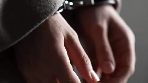 Amenaza con cuchillo y roba en panadería de Progreso; enfrenta a la justicia