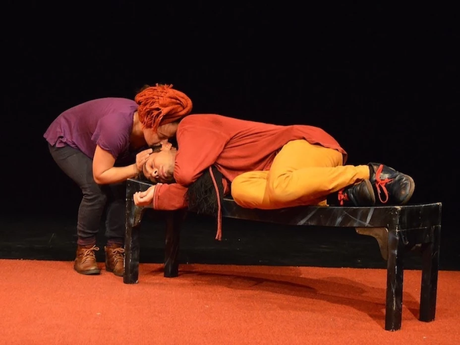 Los cuervos no se peinan.