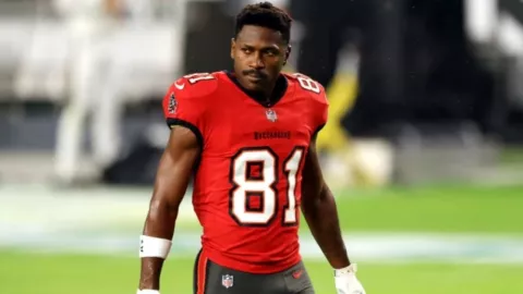 Antonio Brown, ex jugador de la NFL, detenido tras altercado en Miami.jpg